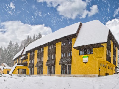ZASNEŽENÝ HOTEL